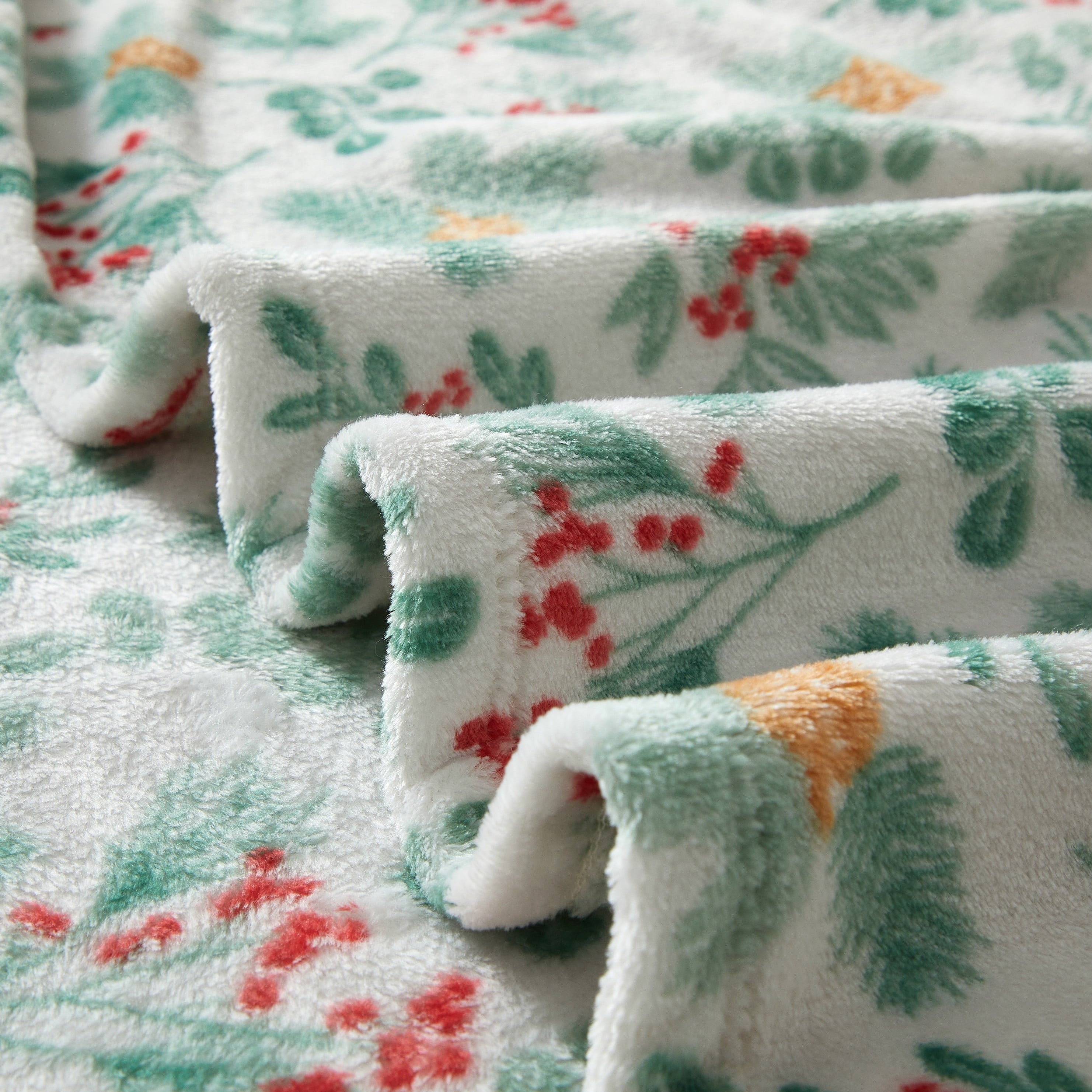Holiday Time Cozy Christmas Plush Evergreen Throw Blanket, Standard Size, All Ages