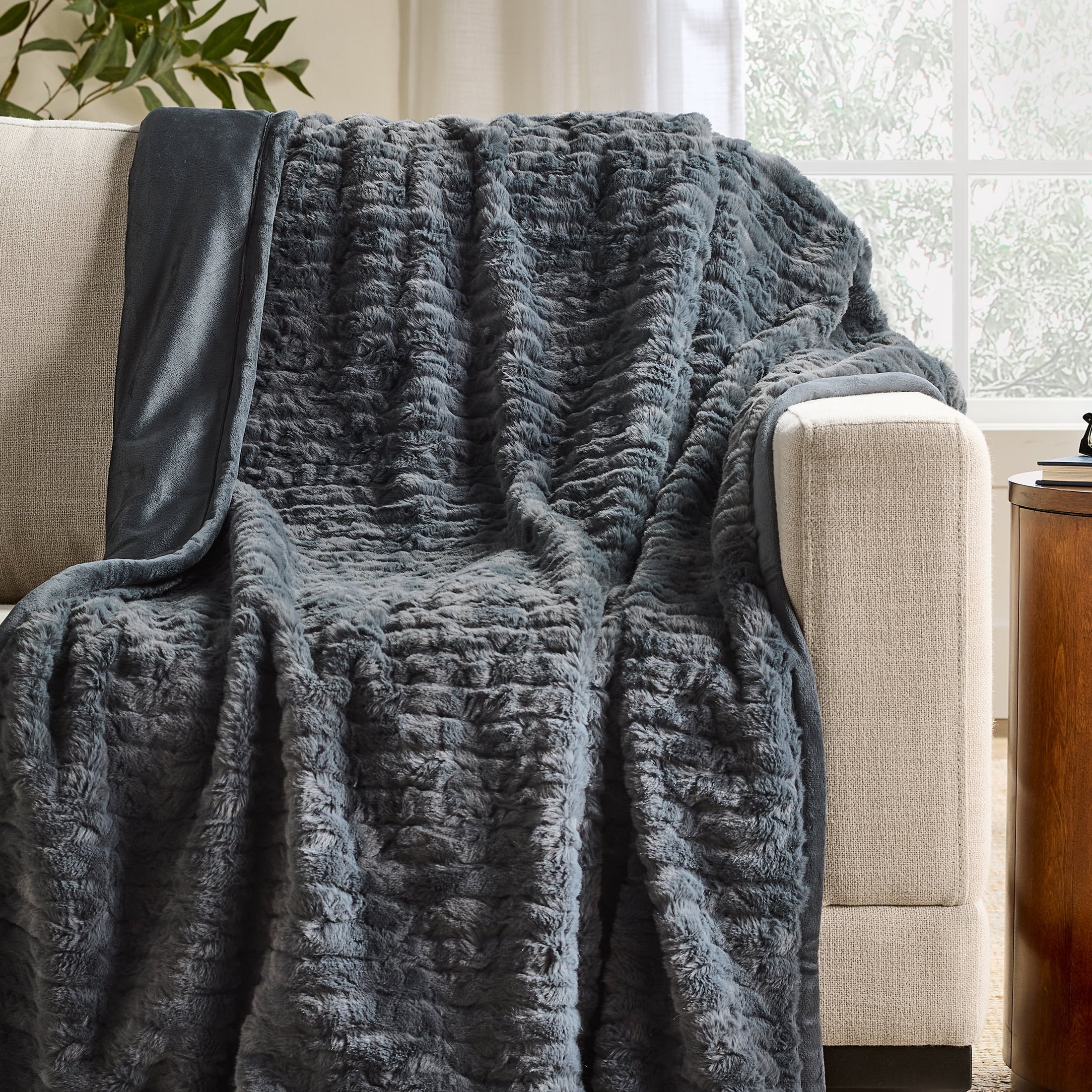 Better Homes & Gardens Grey Bubble Faux Fur Ultra Soft Luxury Oversize Throw Blanket 50" x 72", Grey Flannel